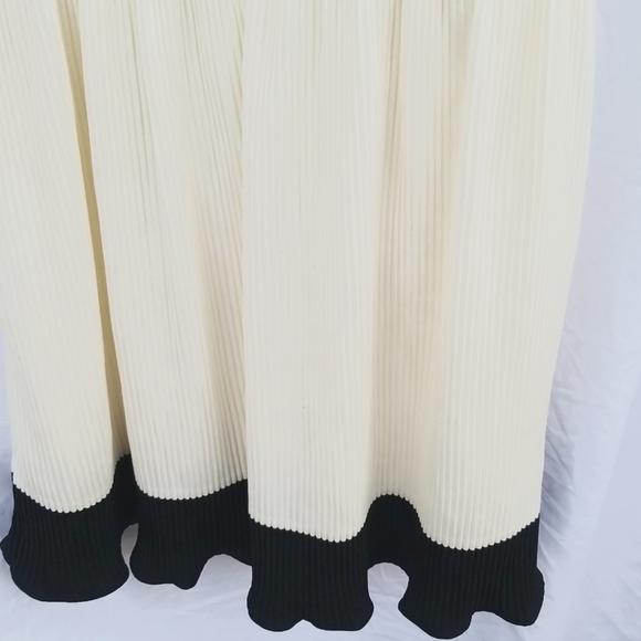 NWT Forever 21 women's cream/black pleated dress size medium - Picture 3 of 10